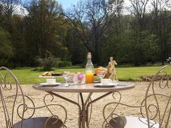 Chateau De La Touche Bed & Breakfast Savigny-Levescault Exterior photo
